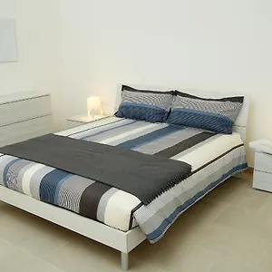 Couette-café Scirocco, Brindisi
